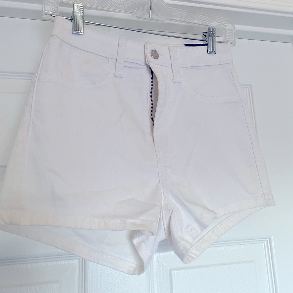 🕊White High Rise Shorts
